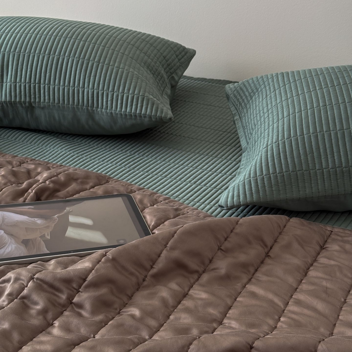 91家纺网 家纺一手货源 找家纺 汇庭 2025新款赫本夏被夏凉被空调被床盖三件套系列 夏被-卡竹亭