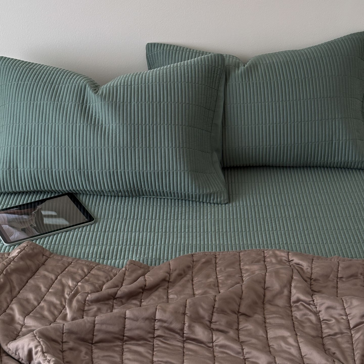 91家纺网 家纺一手货源 找家纺 汇庭 2025新款赫本夏被夏凉被空调被床盖三件套系列 夏被-卡竹亭