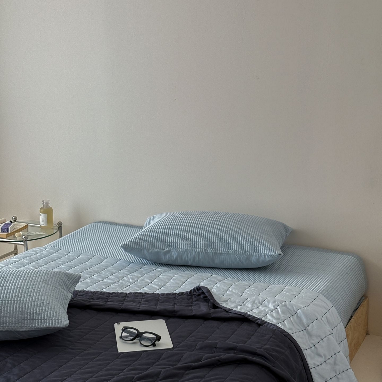 91家纺网 家纺一手货源 找家纺 汇庭 2025新款赫本夏被夏凉被空调被床盖三件套系列 夏被-汇深蓝