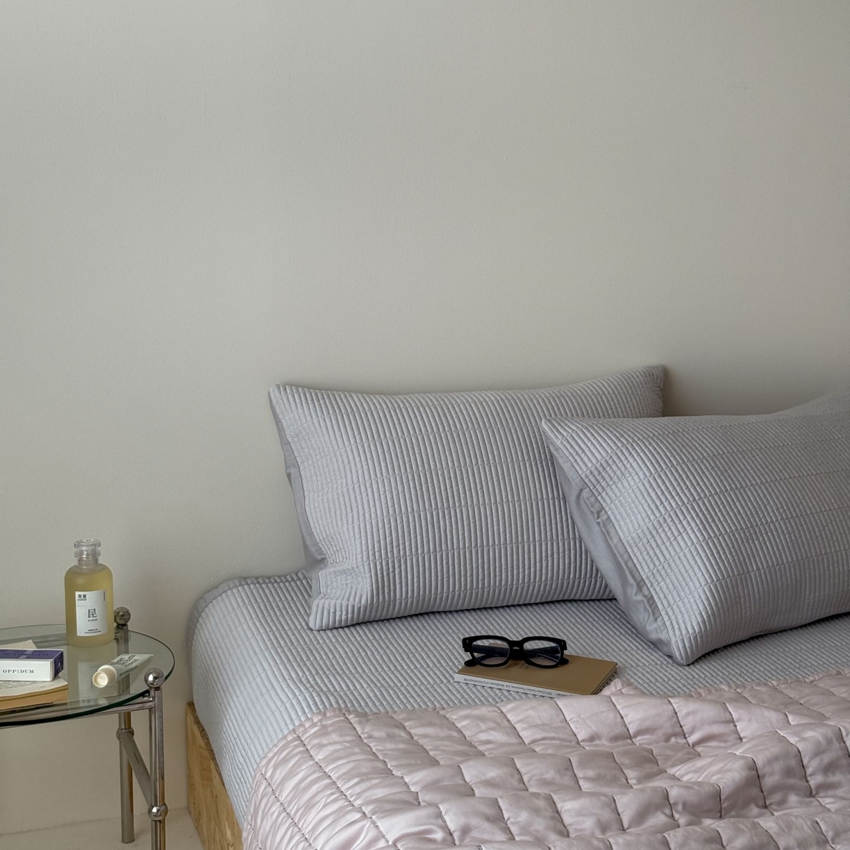 91家纺网 家纺一手货源 找家纺 汇庭 2025新款赫本夏被夏凉被空调被床盖三件套系列 夏被-邂逅粉