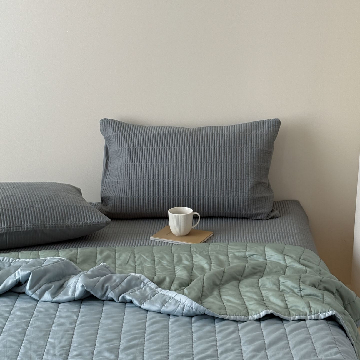 91家纺网 家纺一手货源 找家纺 汇庭 2025新款赫本夏被夏凉被空调被床盖三件套系列 夏被-幻想蓝