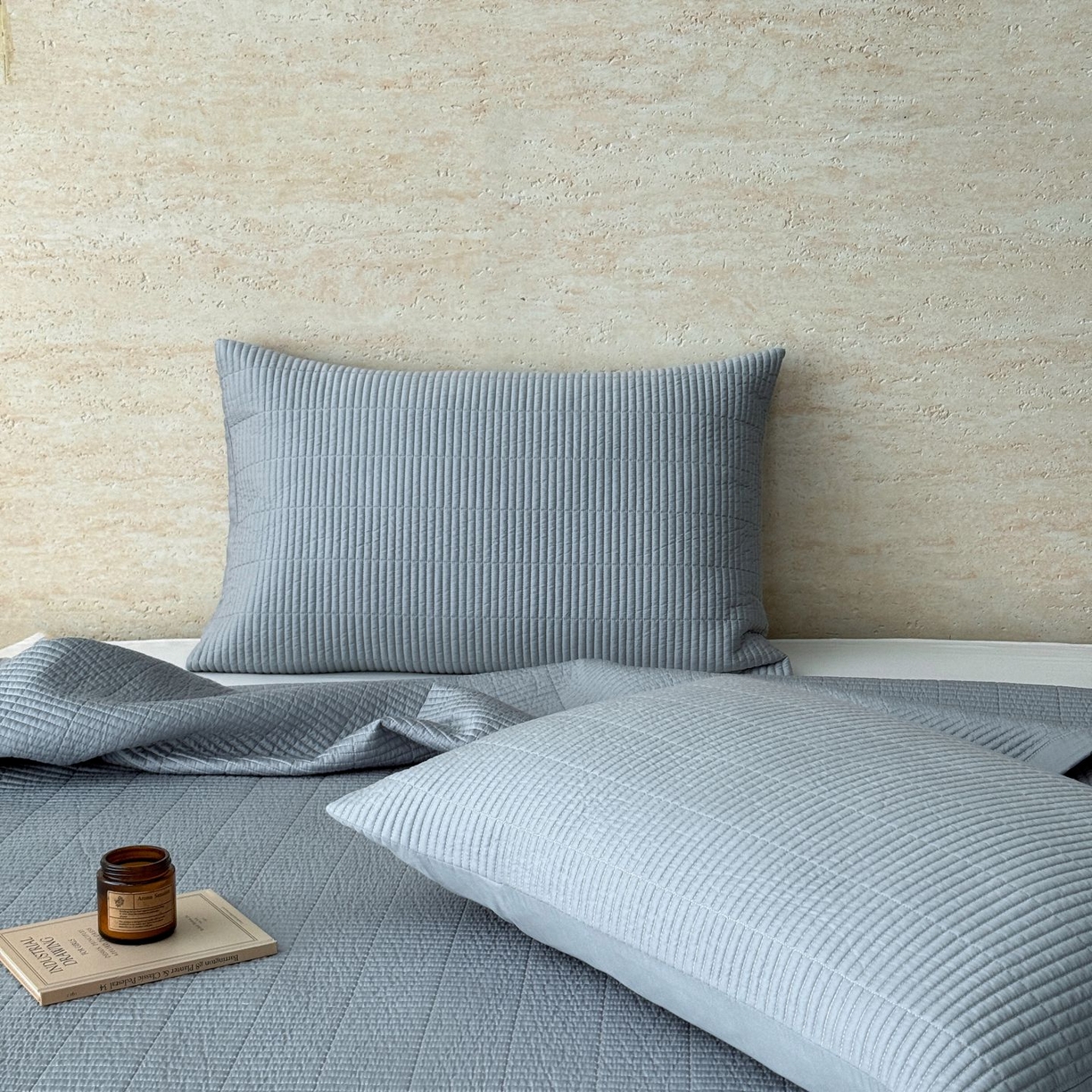 91家纺网 家纺一手货源 找家纺 汇庭 2025新款赫本夏被夏凉被空调被床盖三件套系列 床盖-浅水蓝