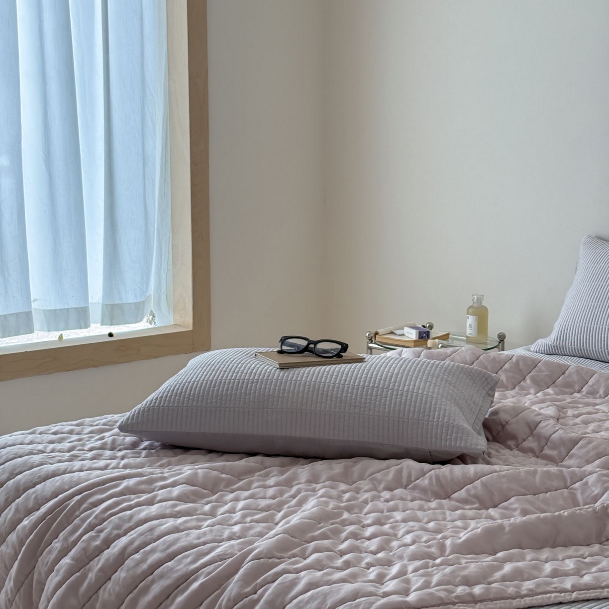 91家纺网 家纺一手货源 找家纺 汇庭 2025新款赫本夏被夏凉被空调被床盖三件套系列 夏被-邂逅粉