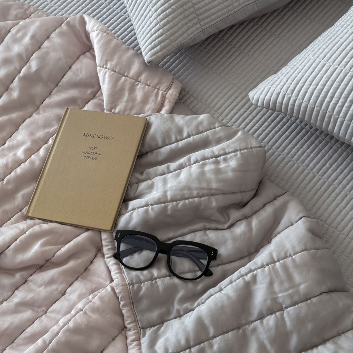 91家纺网 家纺一手货源 找家纺 汇庭 2025新款赫本夏被夏凉被空调被床盖三件套系列 夏被-邂逅粉