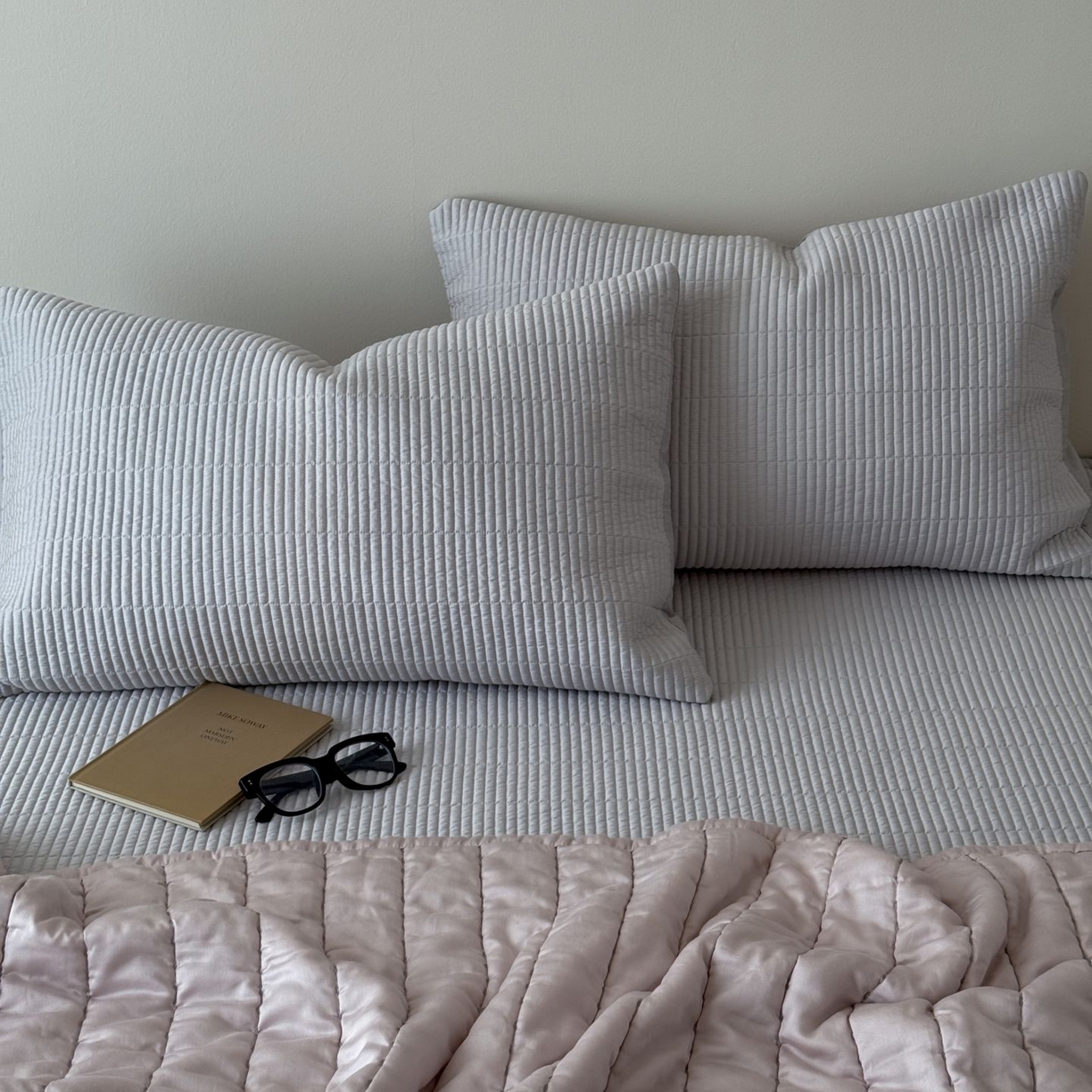 91家纺网 家纺一手货源 找家纺 汇庭 2025新款赫本夏被夏凉被空调被床盖三件套系列 夏被-邂逅粉