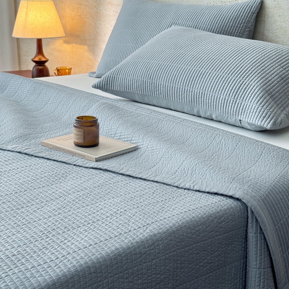 91家纺网 家纺一手货源 找家纺 汇庭 2025新款赫本夏被夏凉被空调被床盖三件套系列 床盖-浅水蓝