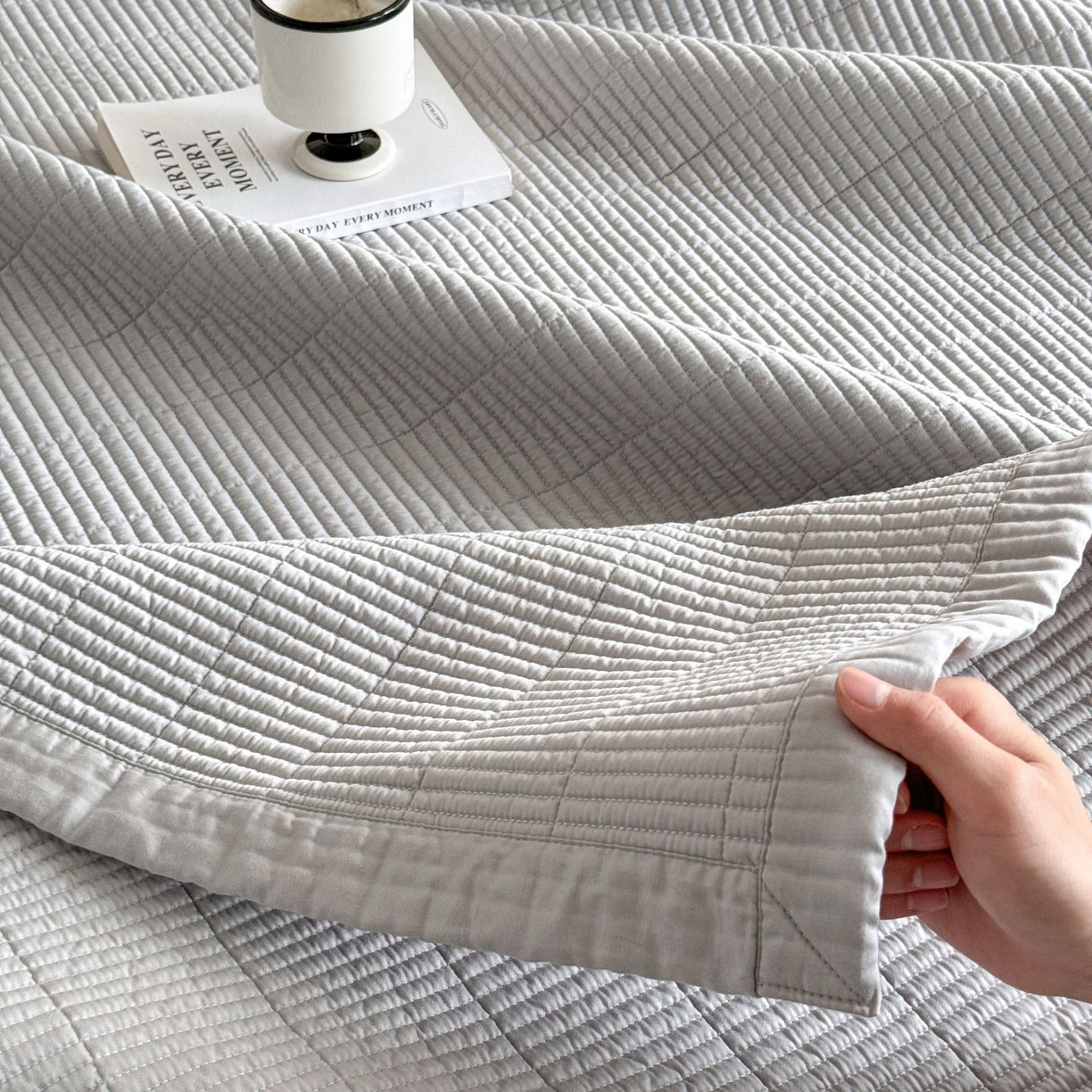 91家纺网 家纺一手货源 找家纺 汇庭 2025新款赫本夏被夏凉被空调被床盖三件套系列 床盖-太空灰