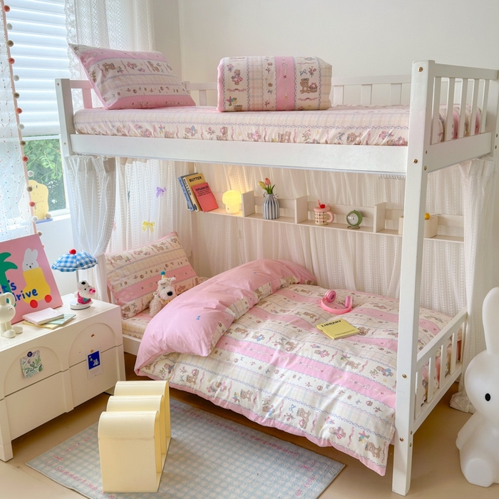 91家纺网 家纺一手货源 找家纺 曼之夏 2025新款全棉纯棉印花学生宿舍上下铺三件套 奶昔小熊