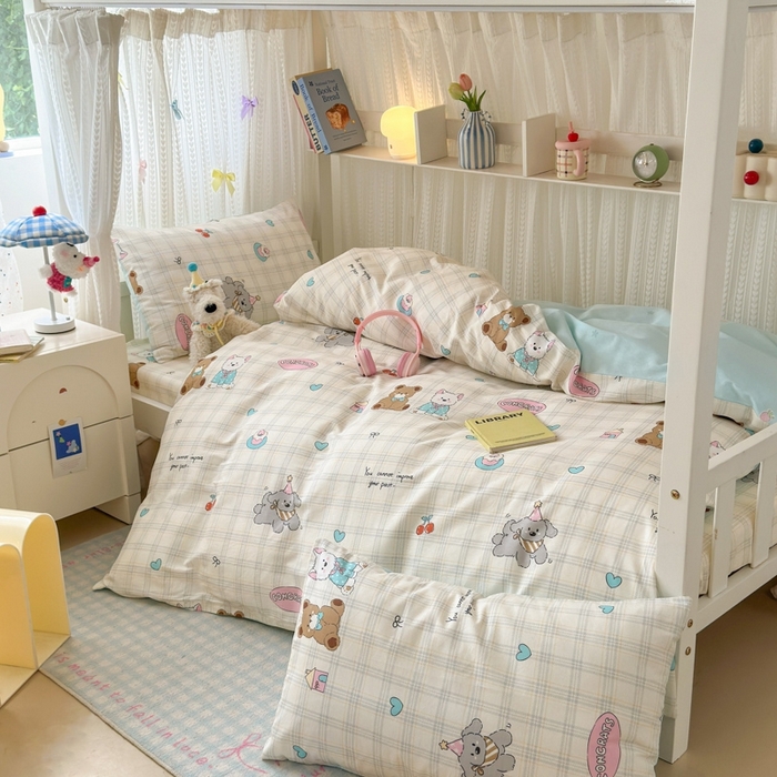 91家纺网 家纺一手货源 找家纺 曼之夏 2025新款全棉纯棉印花学生宿舍上下铺三件套 樱桃熊仔