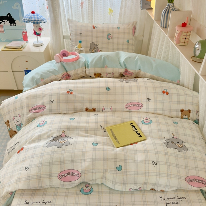 91家纺网 家纺一手货源 找家纺 曼之夏 2025新款全棉纯棉印花学生宿舍上下铺三件套 樱桃熊仔