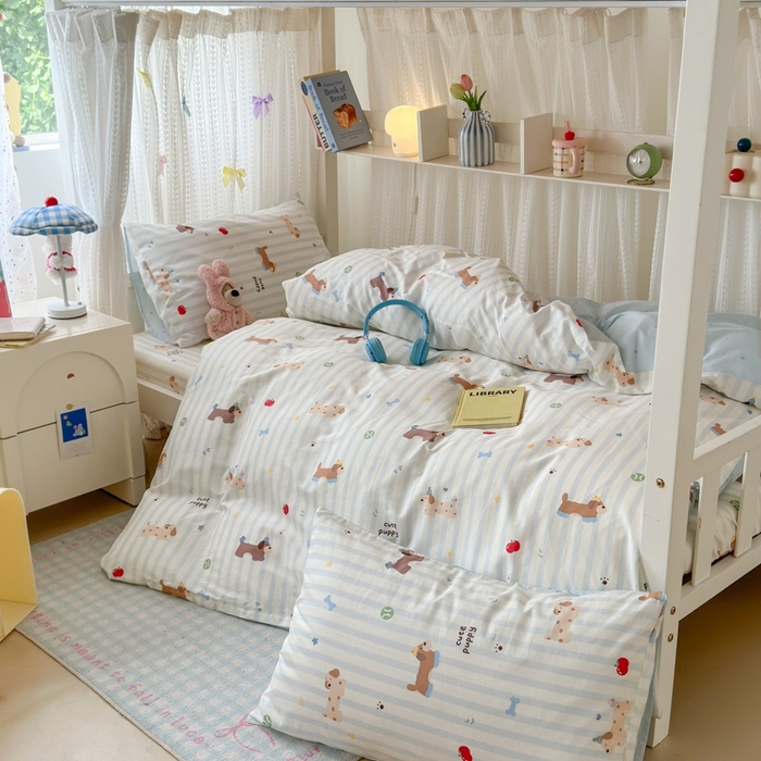 91家纺网 家纺一手货源 找家纺 曼之夏 2025新款全棉纯棉印花学生宿舍上下铺三件套 椰奶小腊肠