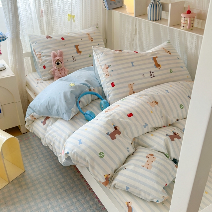 91家纺网 家纺一手货源 找家纺 曼之夏 2025新款全棉纯棉印花学生宿舍上下铺三件套 椰奶小腊肠