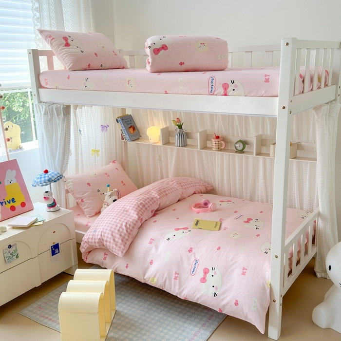 91家纺网 家纺一手货源 找家纺 曼之夏 2025新款全棉纯棉印花学生宿舍上下铺三件套 甜心猫咪