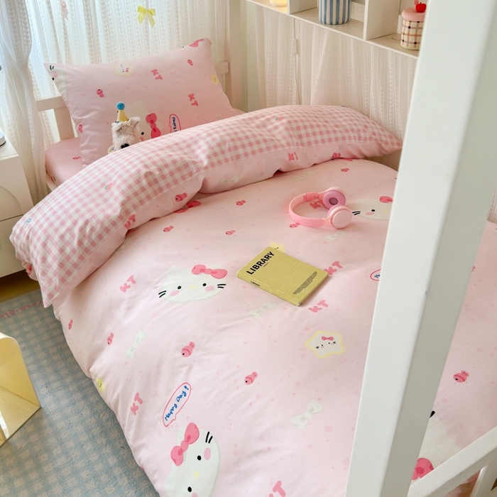 91家纺网 家纺一手货源 找家纺 曼之夏 2025新款全棉纯棉印花学生宿舍上下铺三件套 甜心猫咪