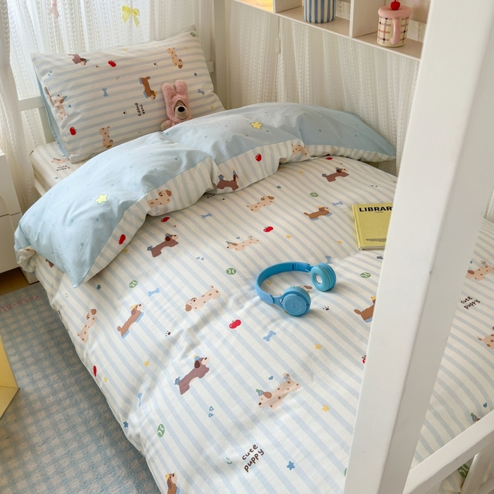 91家纺网 家纺一手货源 找家纺 曼之夏 2025新款全棉纯棉印花学生宿舍上下铺三件套 椰奶小腊肠