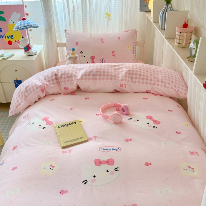 91家纺网 家纺一手货源 找家纺 曼之夏 2025新款全棉纯棉印花学生宿舍上下铺三件套 甜心猫咪