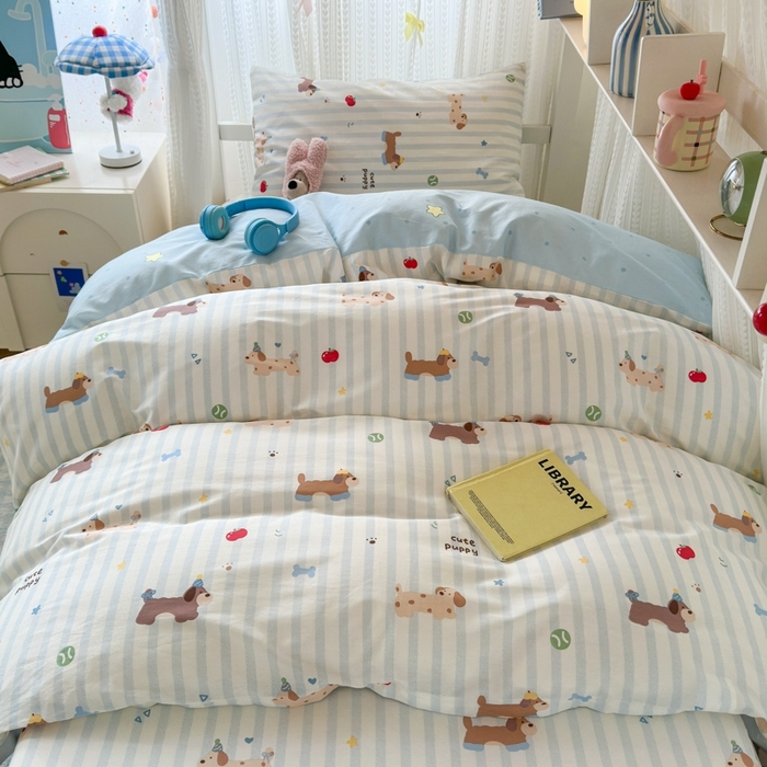 91家纺网 家纺一手货源 找家纺 曼之夏 2025新款全棉纯棉印花学生宿舍上下铺三件套 椰奶小腊肠