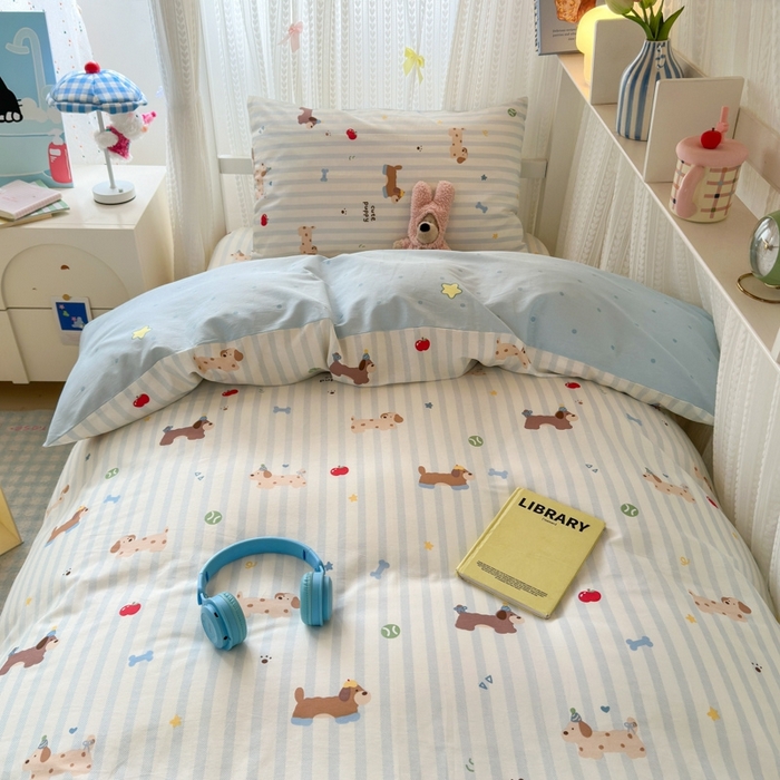 91家纺网 家纺一手货源 找家纺 曼之夏 2025新款全棉纯棉印花学生宿舍上下铺三件套 椰奶小腊肠