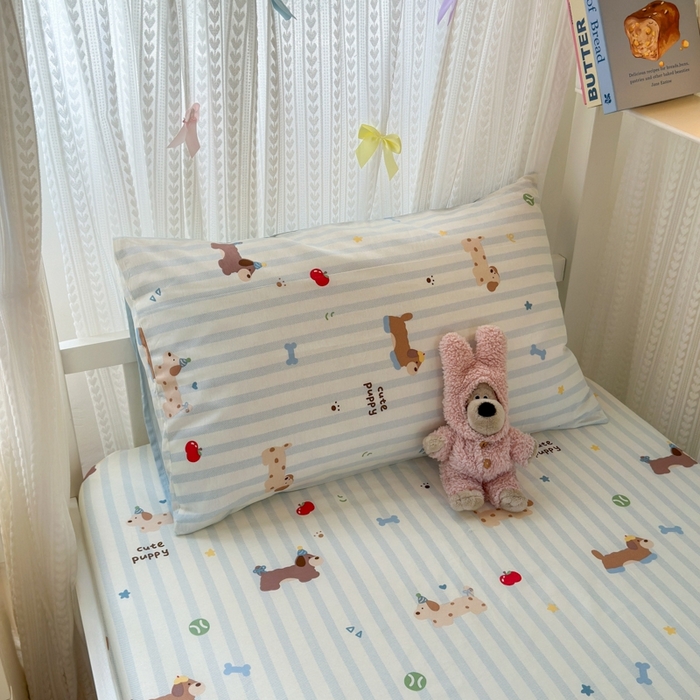 91家纺网 家纺一手货源 找家纺 曼之夏 2025新款全棉纯棉印花学生宿舍上下铺三件套 椰奶小腊肠