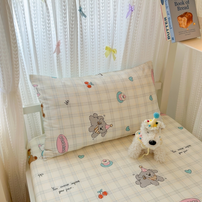 91家纺网 家纺一手货源 找家纺 曼之夏 2025新款全棉纯棉印花学生宿舍上下铺三件套 樱桃熊仔