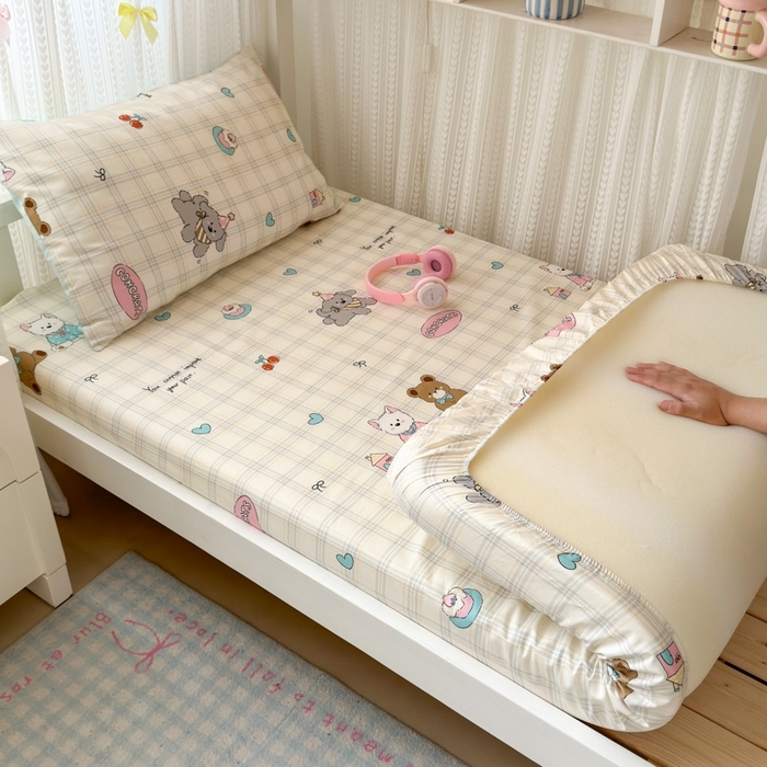 91家纺网 家纺一手货源 找家纺 曼之夏 2025新款全棉纯棉印花学生宿舍上下铺单床笠床笠单件单品床笠 樱桃熊仔