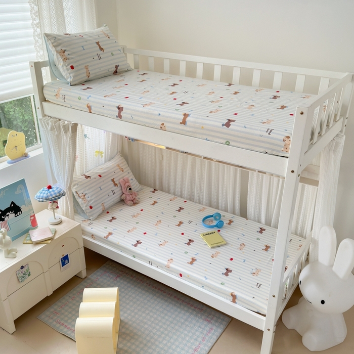 91家纺网 家纺一手货源 找家纺 曼之夏 2025新款全棉纯棉印花学生宿舍上下铺单床笠床笠单件单品床笠 椰奶小腊肠