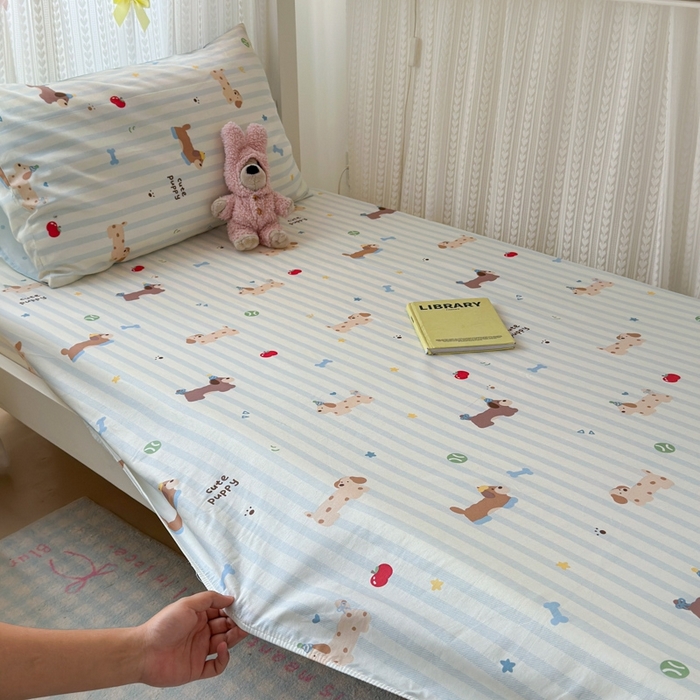 91家纺网 家纺一手货源 找家纺 曼之夏 2025新款全棉纯棉印花学生宿舍上下铺单床笠床笠单件单品床笠 椰奶小腊肠