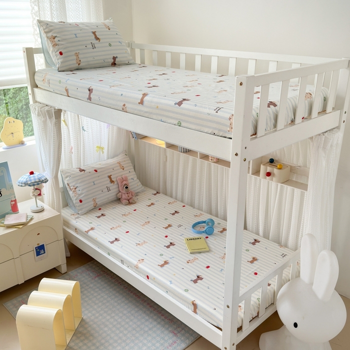 91家纺网 家纺一手货源 找家纺 曼之夏 2025新款全棉纯棉印花学生宿舍上下铺单床笠床笠单件单品床笠 椰奶小腊肠