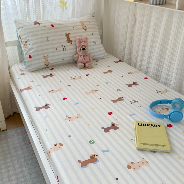 91家纺网 家纺一手货源 找家纺 曼之夏 2025新款全棉纯棉印花学生宿舍上下铺单床笠床笠单件单品床笠 椰奶小腊肠