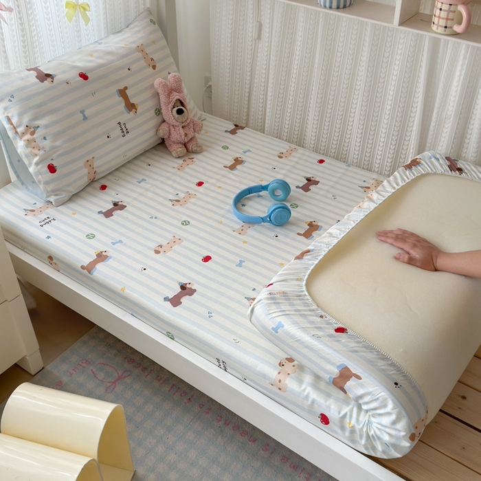 91家纺网 家纺一手货源 找家纺 曼之夏 2025新款全棉纯棉印花学生宿舍上下铺单床笠床笠单件单品床笠 椰奶小腊肠