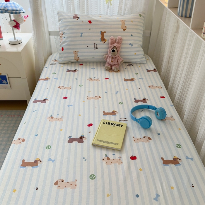 91家纺网 家纺一手货源 找家纺 曼之夏 2025新款全棉纯棉印花学生宿舍上下铺单床笠床笠单件单品床笠 椰奶小腊肠