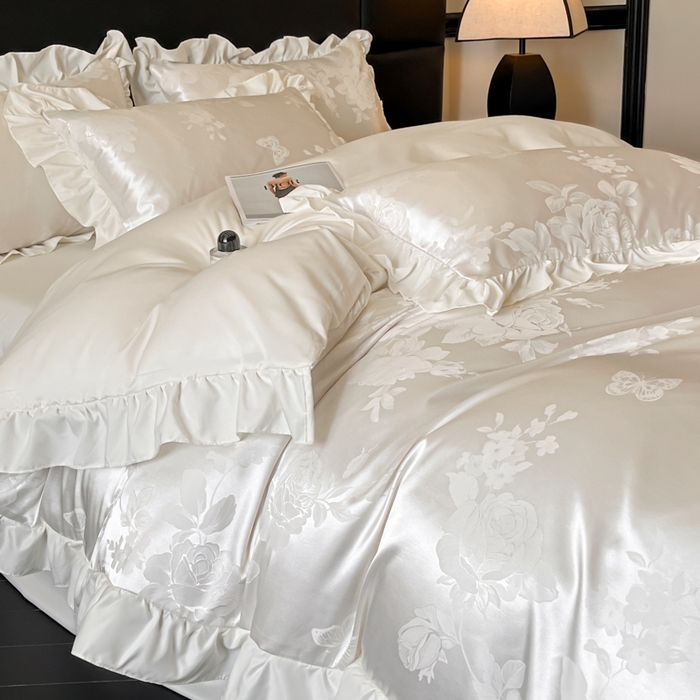 91家纺网 家纺一手货源 找家纺 千希家纺 2025春夏新款亮丝贡缎提花花边款四件套-专版花蝶系列 专版花蝶-珍珠白