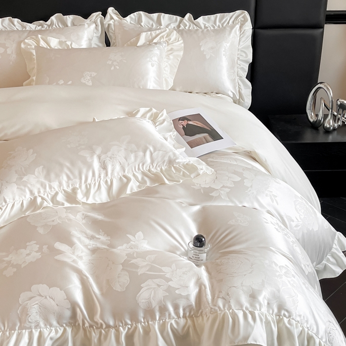 91家纺网 家纺一手货源 找家纺 千希家纺 2025春夏新款亮丝贡缎提花花边款四件套-专版花蝶系列 专版花蝶-珍珠白