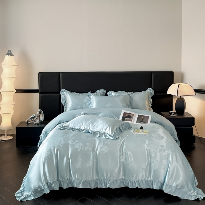 91家纺网 家纺一手货源 找家纺 千希家纺 2025春夏新款亮丝贡缎提花花边款四件套-专版花蝶系列 专版花蝶-宝石蓝