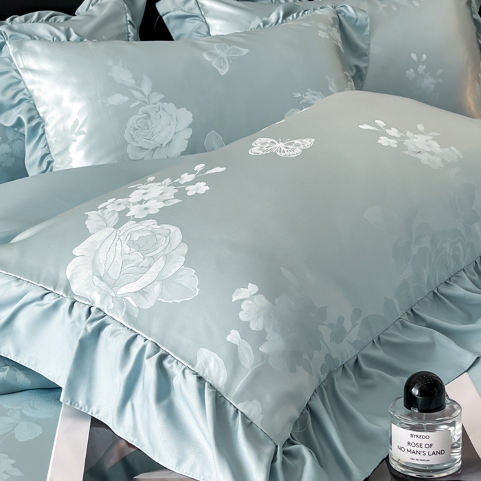 91家纺网 家纺一手货源 找家纺 千希家纺 2025春夏新款亮丝贡缎提花花边款四件套-专版花蝶系列 专版花蝶-宝石蓝