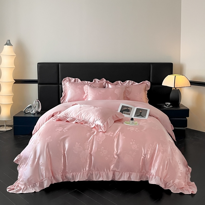 91家纺网 家纺一手货源 找家纺 千希家纺 2025春夏新款亮丝贡缎提花花边款四件套-专版花蝶系列 专版花蝶-暮光粉