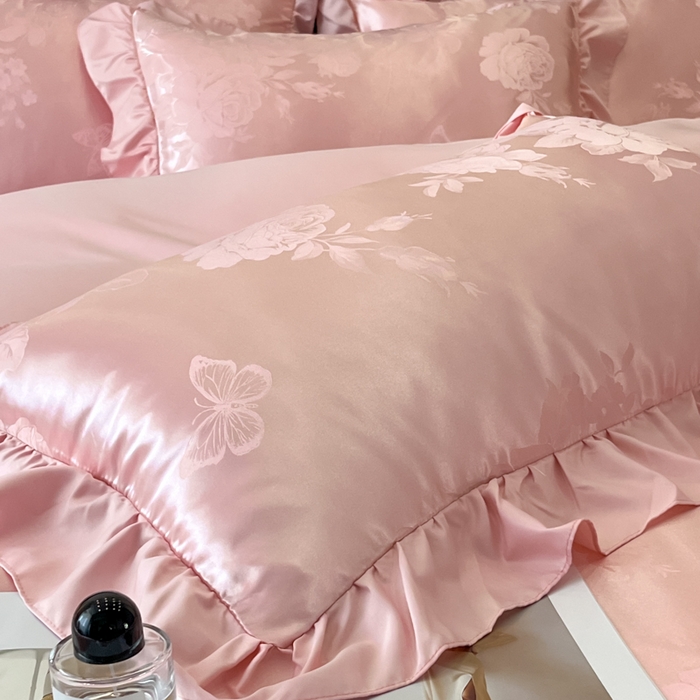 91家纺网 家纺一手货源 找家纺 千希家纺 2025春夏新款亮丝贡缎提花花边款四件套-专版花蝶系列 专版花蝶-暮光粉