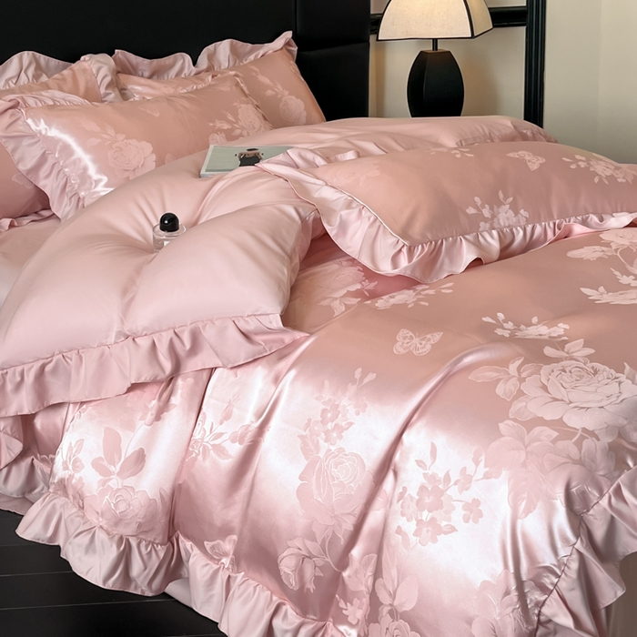 91家纺网 家纺一手货源 找家纺 千希家纺 2025春夏新款亮丝贡缎提花花边款四件套-专版花蝶系列 专版花蝶-暮光粉