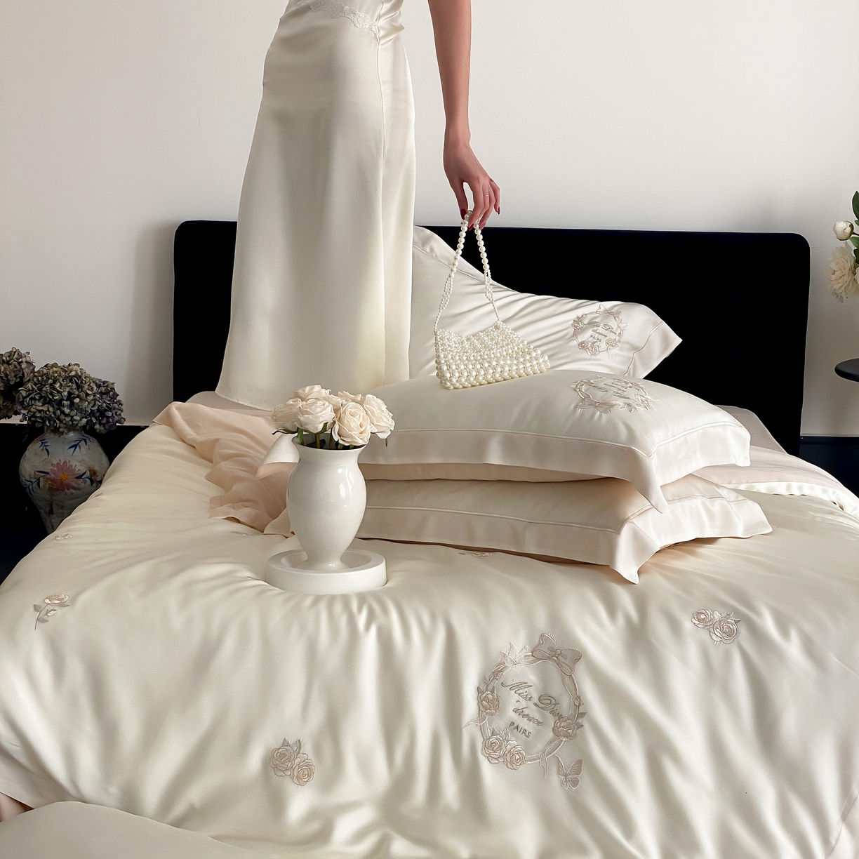 91家纺网 家纺一手货源 找家纺 佳汐蓝家纺 2025春夏新款60S兰精天丝四件套-花香蝶韵 香槟