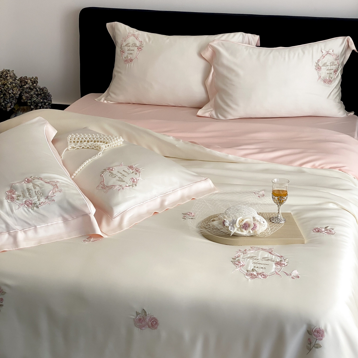 91家纺网 家纺一手货源 找家纺 佳汐蓝家纺 2025春夏新款60S兰精天丝四件套-花香蝶韵 水晶粉