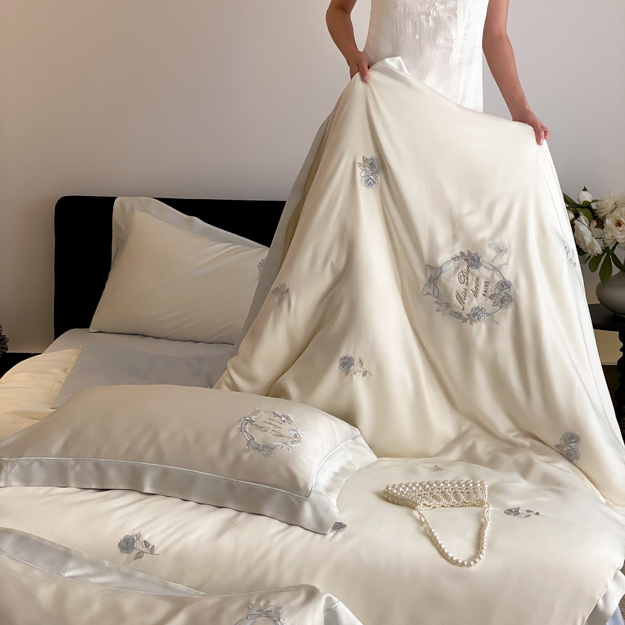 91家纺网 家纺一手货源 找家纺 佳汐蓝家纺 2025春夏新款60S兰精天丝四件套-花香蝶韵 星蓝