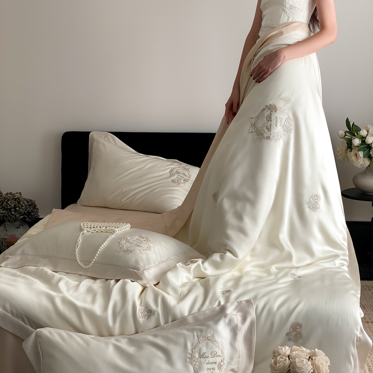 91家纺网 家纺一手货源 找家纺 佳汐蓝家纺 2025春夏新款60S兰精天丝四件套-花香蝶韵 香槟