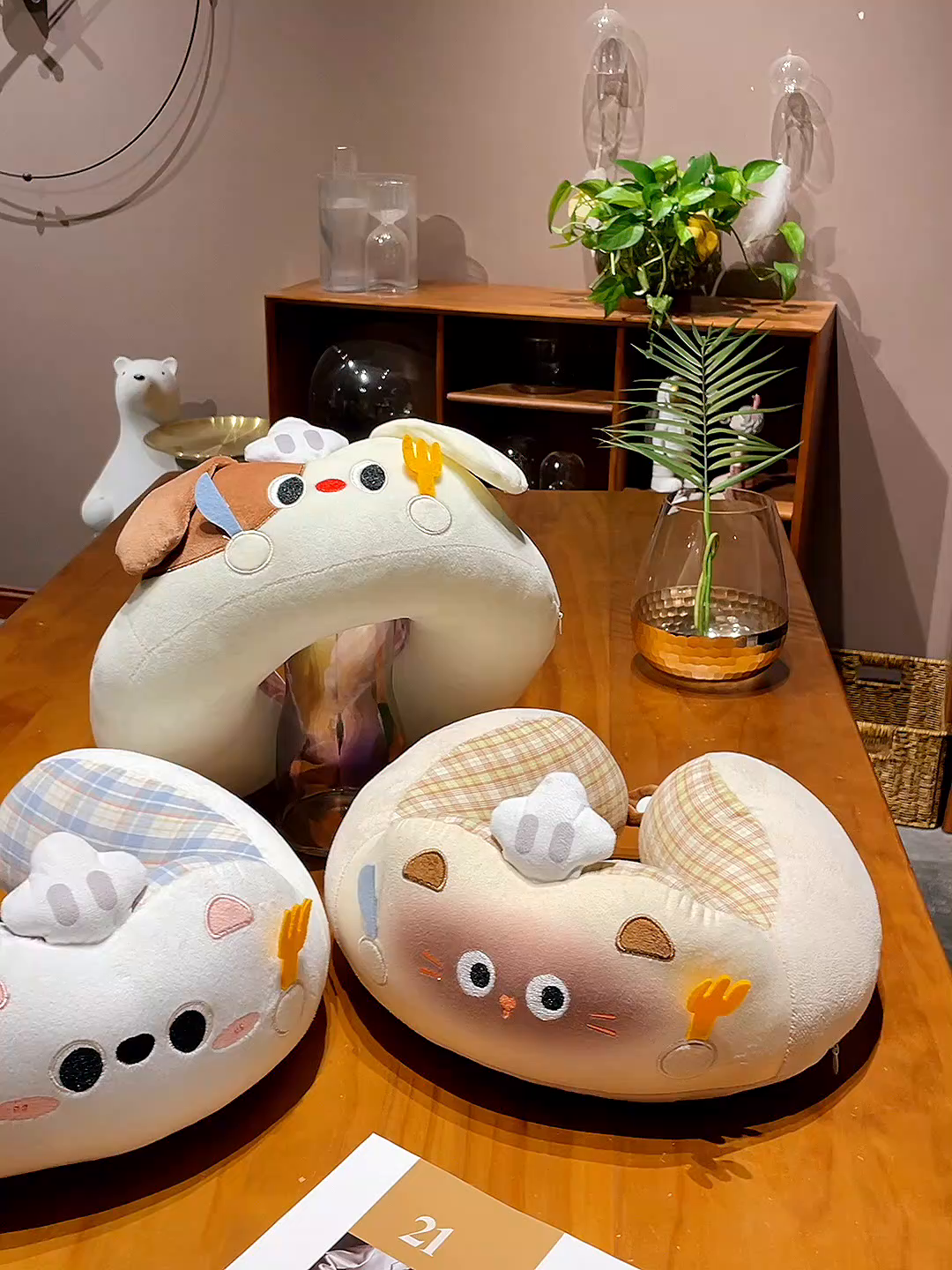 91家纺网 家纺一手货源 找家纺 （总）仟亿莱 2025新款小厨师格纹系列驼峰u枕