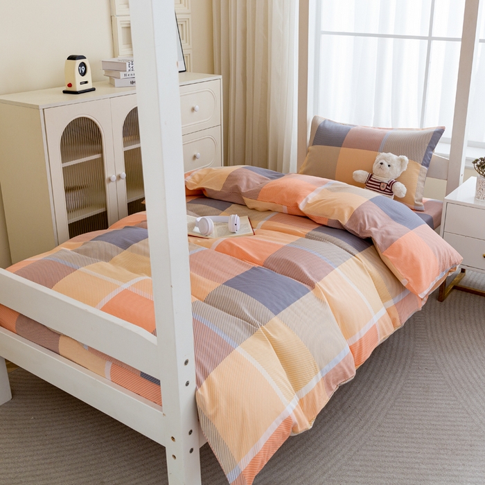 91家纺网 家纺一手货源 找家纺 简冠家纺 2025新款全棉学生三件套宿舍三件套纯棉学生床垫羽丝绒被子被芯 幻影都市-红