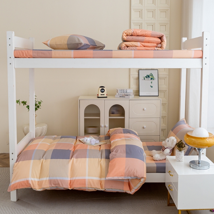 91家纺网 家纺一手货源 找家纺 简冠家纺 2025新款全棉学生三件套宿舍三件套纯棉学生床垫羽丝绒被子被芯 幻影都市-红