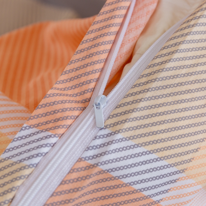 91家纺网 家纺一手货源 找家纺 简冠家纺 2025新款全棉学生三件套宿舍三件套纯棉学生床垫羽丝绒被子被芯 幻影都市-红