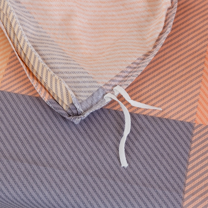 91家纺网 家纺一手货源 找家纺 简冠家纺 2025新款全棉学生三件套宿舍三件套纯棉学生床垫羽丝绒被子被芯 幻影都市-红