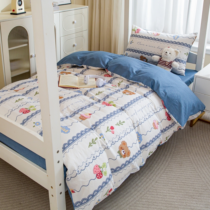 91家纺网 家纺一手货源 找家纺 简冠家纺 2025新款全棉学生三件套宿舍三件套纯棉学生床垫羽丝绒被子被芯 奶油小熊