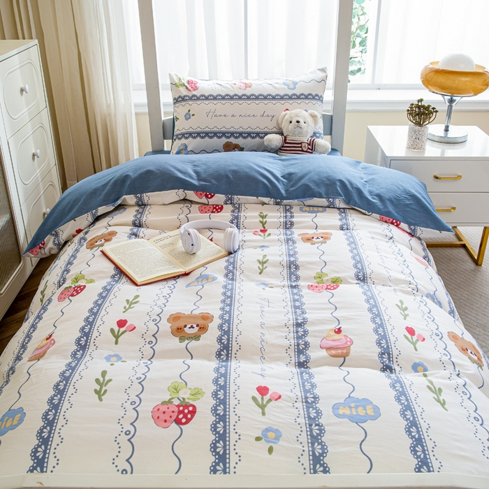 91家纺网 家纺一手货源 找家纺 简冠家纺 2025新款全棉学生三件套宿舍三件套纯棉学生床垫羽丝绒被子被芯 奶油小熊