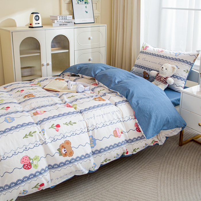 91家纺网 家纺一手货源 找家纺 简冠家纺 2025新款全棉学生三件套宿舍三件套纯棉学生床垫羽丝绒被子被芯 奶油小熊